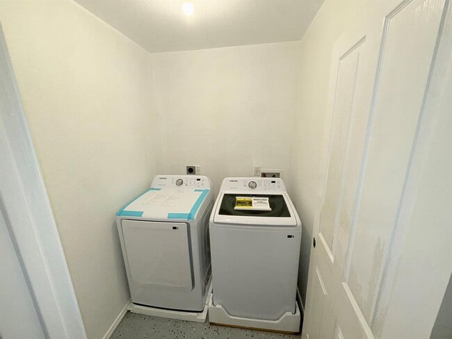 Building Photo - 2502 Ashley Way