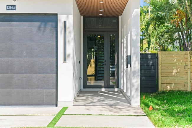 Building Photo - 1314 NE 13th Ave