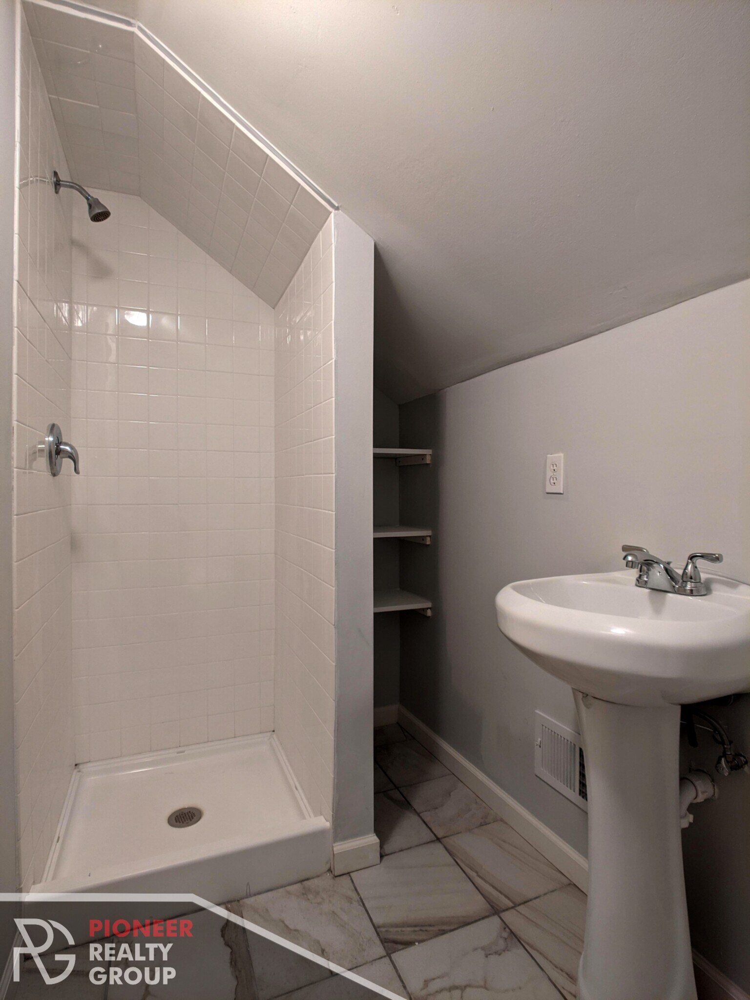 Building Photo - 1520 W Melrose St