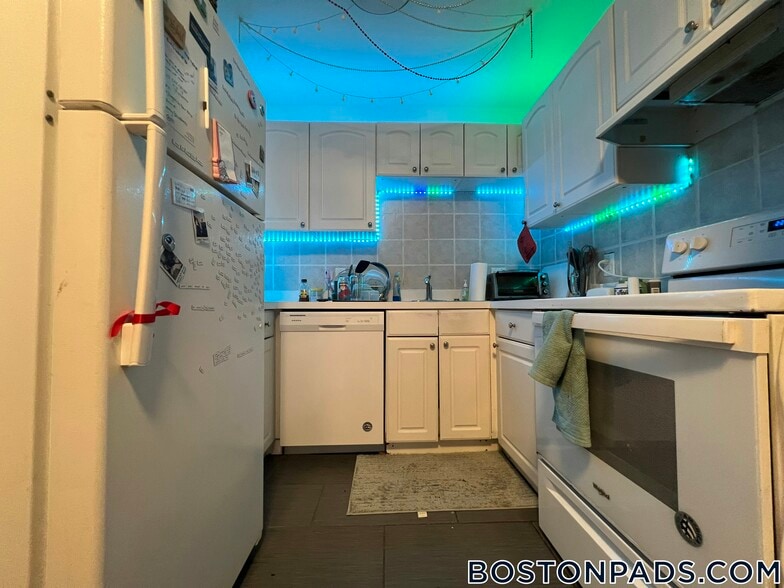 Building Photo - 24 Farrington Ave