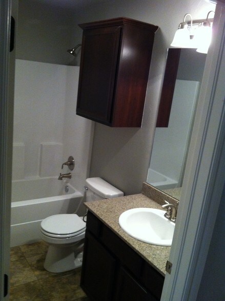 Building Photo - 209 Ashley Dr