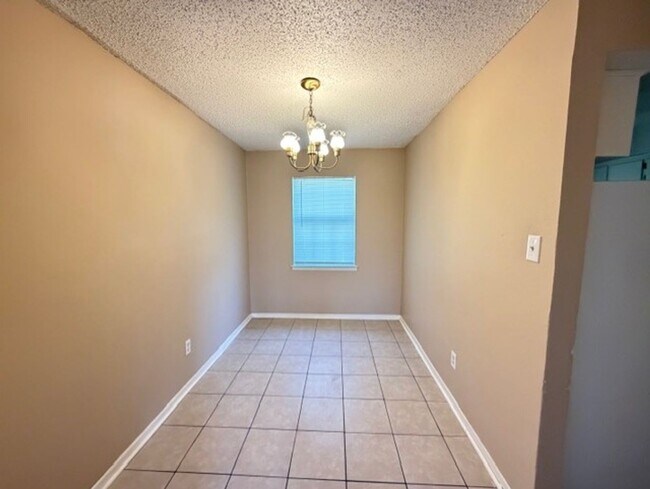 Building Photo - 3804 Charolais Dr