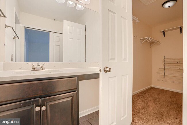 Building Photo - 6558 Ridgeborne Dr