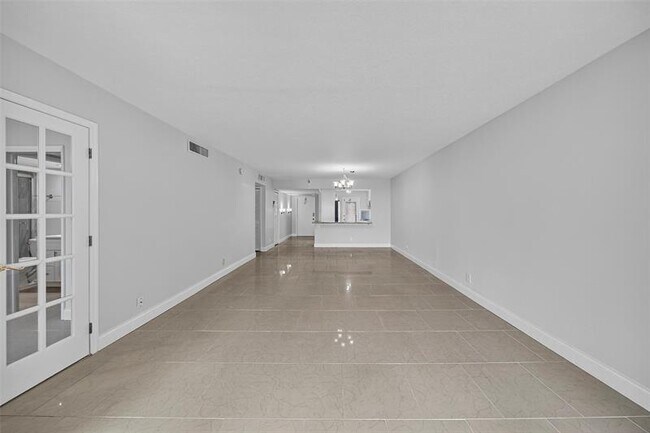Building Photo - 3090 N Course Dr