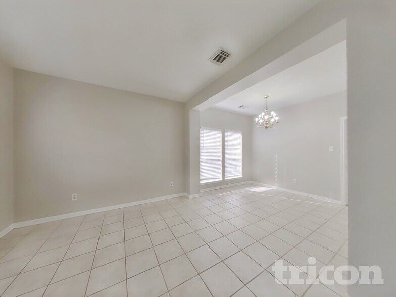 Building Photo - 5911 Klamath Falls Ct