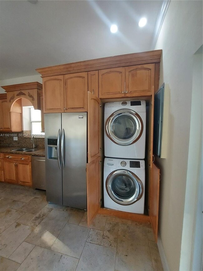 Building Photo - 8105 SW 17th Terrace