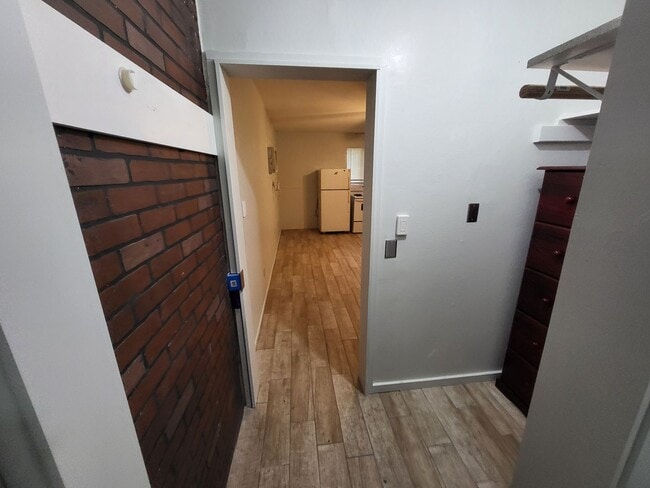 Building Photo - Garage Apartment