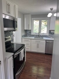 Building Photo - 41 Elm St