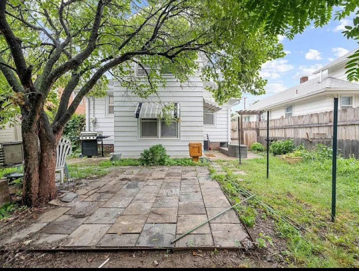 Building Photo - 423 Putnam Ave