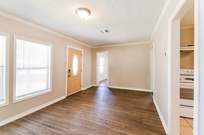 Building Photo - 1505 4th Ave N