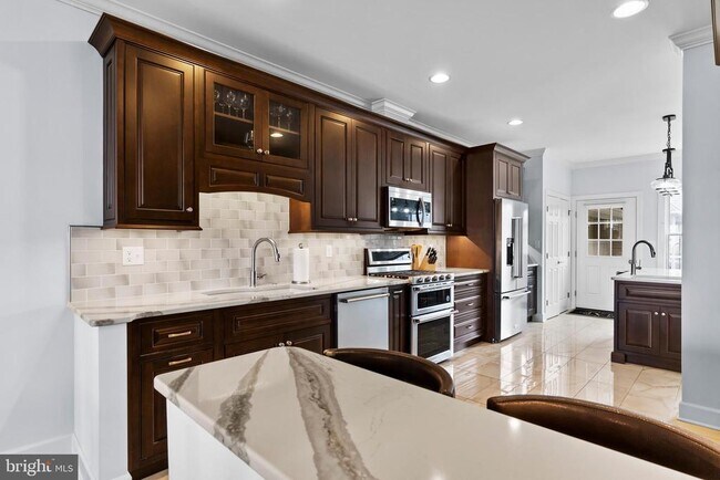 Building Photo - 543 Bridgeview Dr