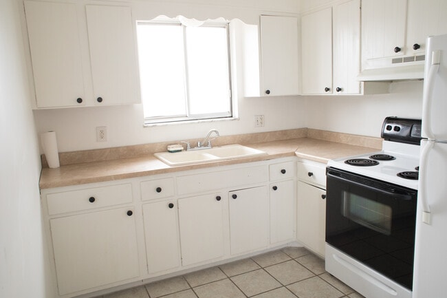 Building Photo - 2981 3rd Ave