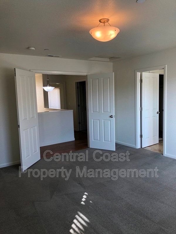 Building Photo - 10 Carmel Cir