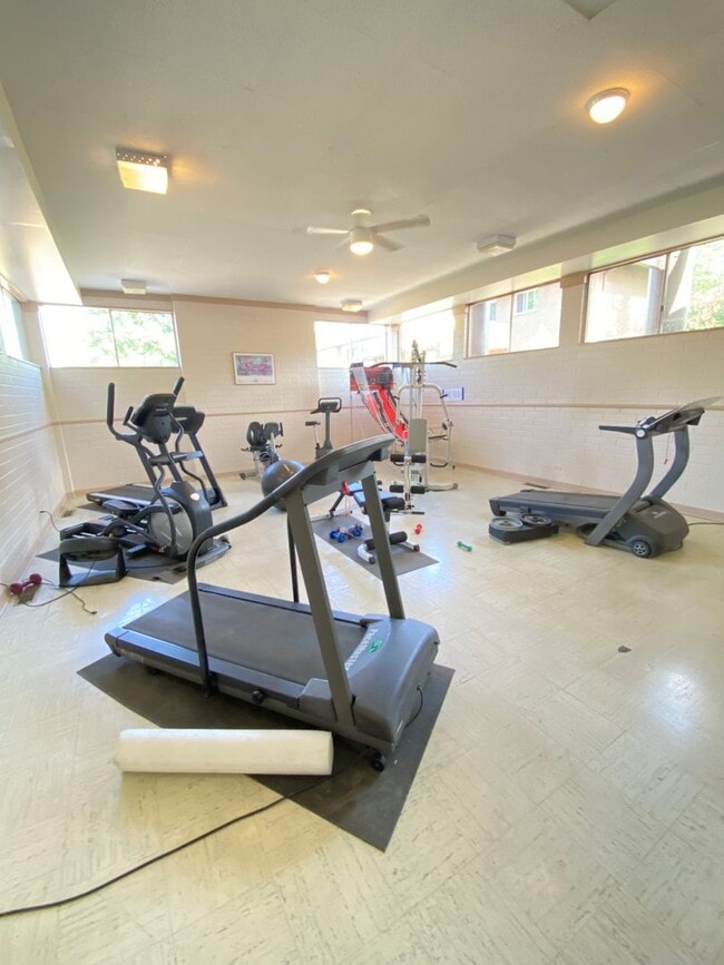 Building Photo - Bright & Lovely 3bd/2ba Townhouse in Mountain Shadows! AVAILABLE 4/1