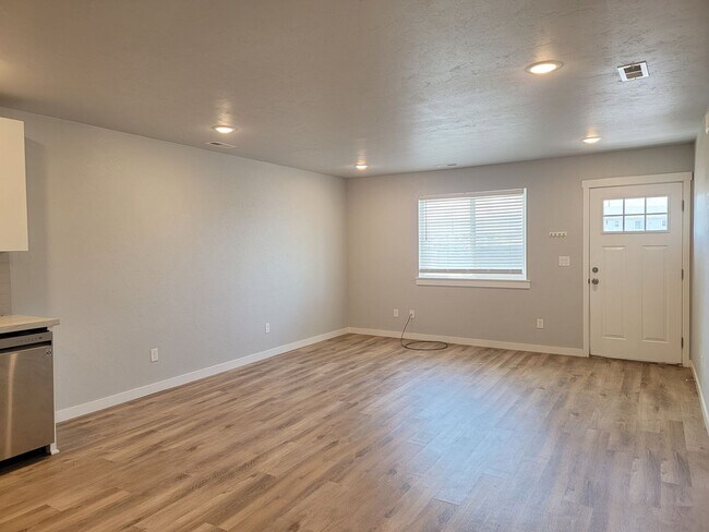Building Photo - 1004 Creer Way