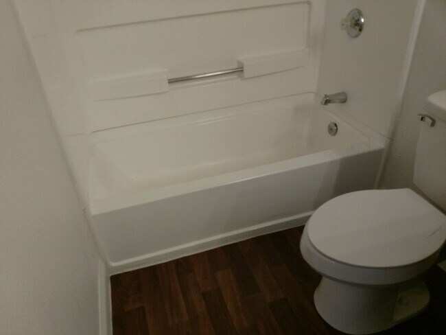 Building Photo - ***MOVE IN SPECIAL*** 3 Bedroom 2 bathroom Northwest condo