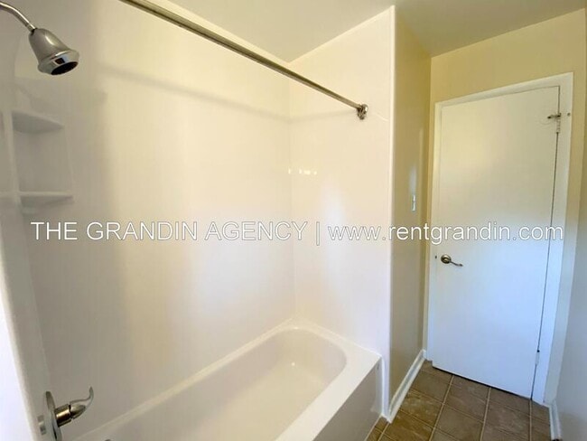 Building Photo - 2159 Mulberry St