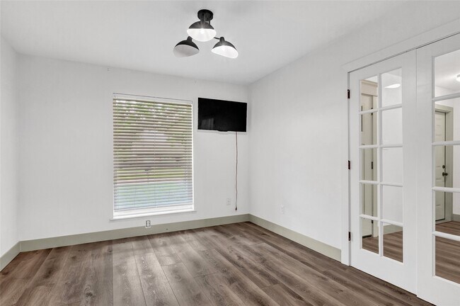 Building Photo - 10115 Kirkbluff Dr