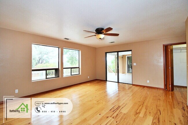 Building Photo - 3345 Golden Heights Dr