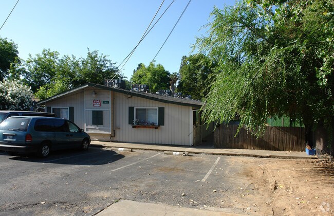Building Photo - 7524 Pratt Ave