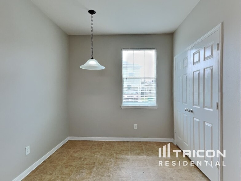 Building Photo - 4035 Mossy Spring Ln