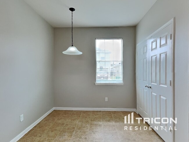 Building Photo - 4035 Mossy Spring Ln