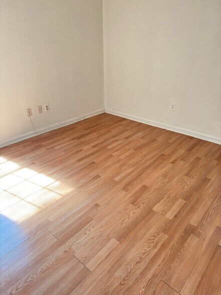 Building Photo - 303 Granville Ct