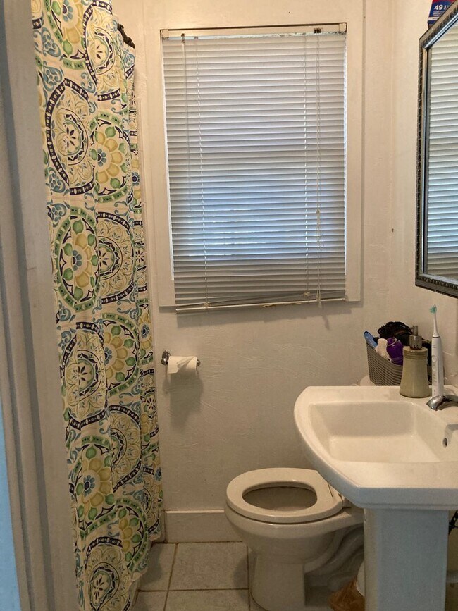 Building Photo - Beautiful, Large 3 Bedroom House Steps fro...