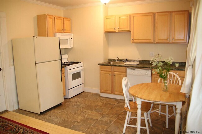 Building Photo - 134 Woodlawn Ave