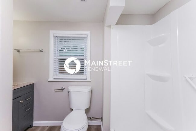 Building Photo - 3 Bedroom Pet-Friendly Home in Jeffersonville, IN with Main Street Renewal