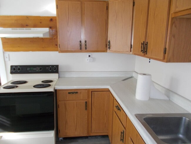 Building Photo - Spacious 1-Bedroom, 1-Bath Unit – 1,000 Sq...