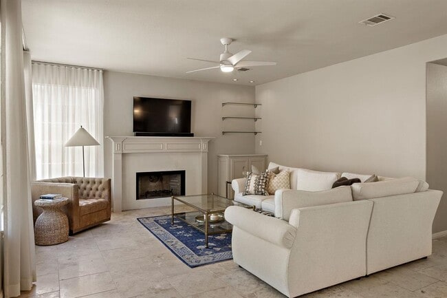 Building Photo - 2114 Hilton Head Dr
