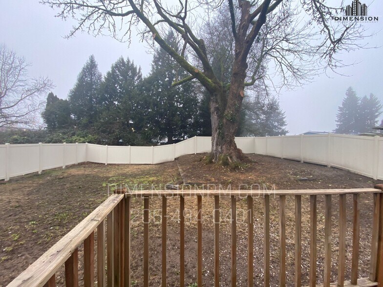 Building Photo - 1519 Maple Ln