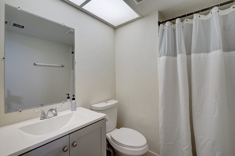 Building Photo - 2331 W Kathleen Rd