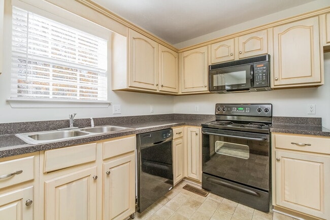Building Photo - 5525 Craftwood Dr