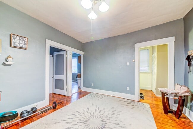 Building Photo - 86 Estella Ave