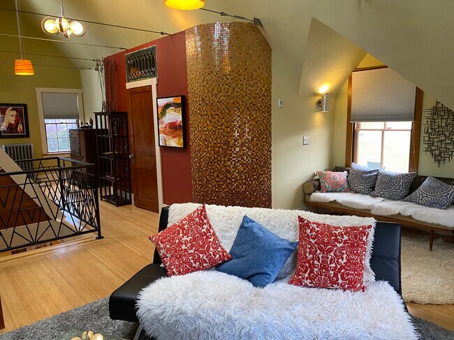 Building Photo - 285 Norwood Ave