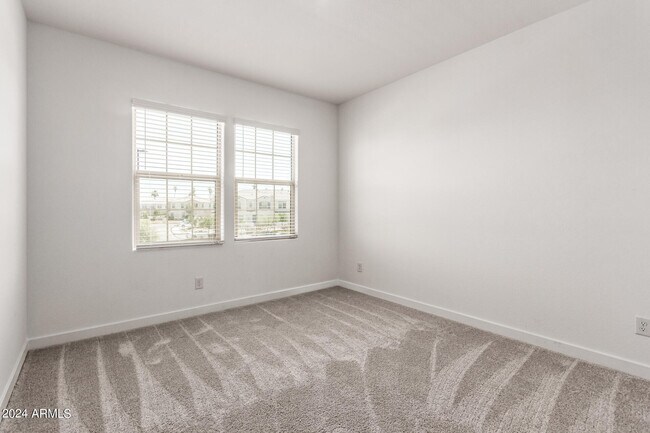 Building Photo - 4077 S Sabrina Dr