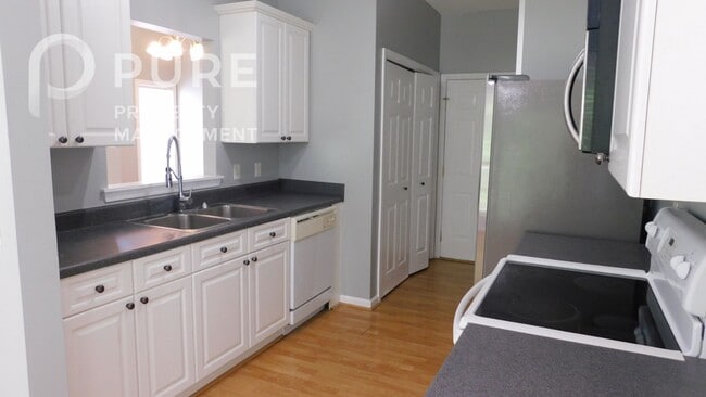 Building Photo - 632 Forest Lakes Dr