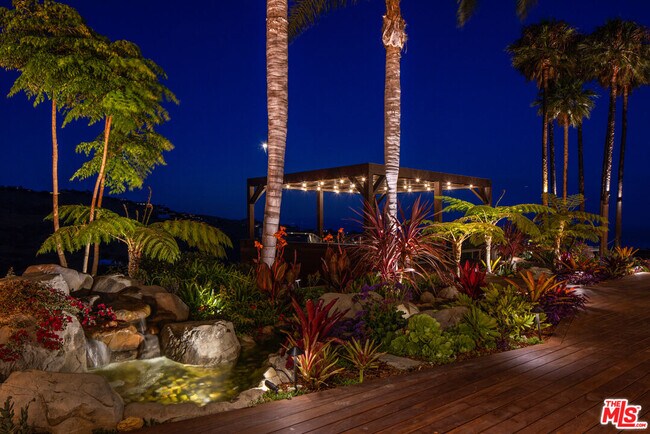 Building Photo - 5868 Zumirez Dr