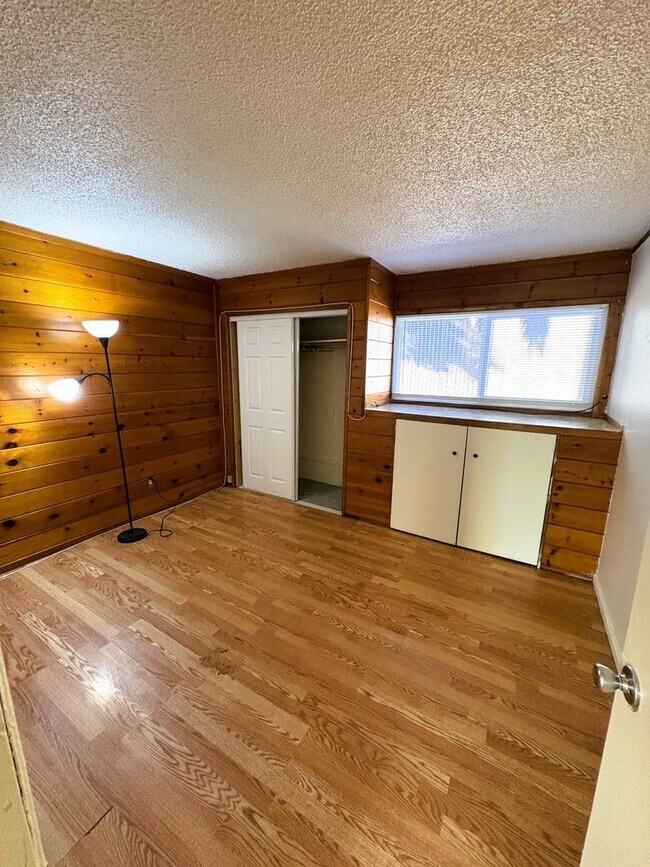 Building Photo - 8225-8227 Dowling St.