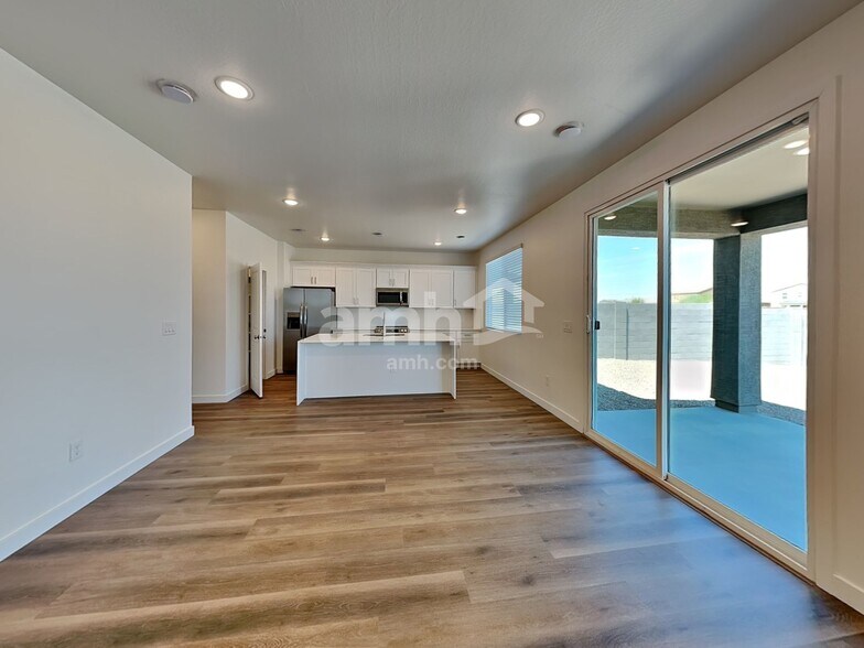 Building Photo - 9740 W Parkway Dr