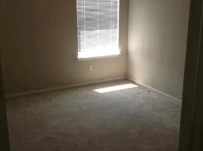 Building Photo - 811 Shadow Creek Blvd