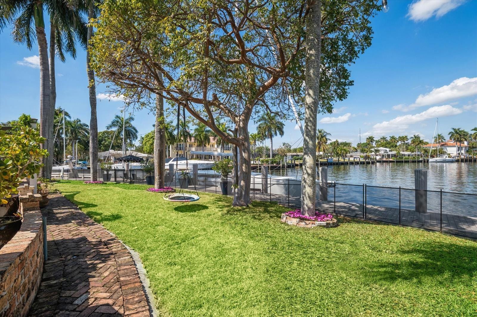 Building Photo - 600 SW 8th Ter