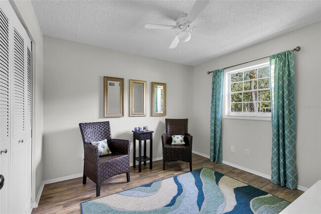 Building Photo - 588 Fairways Ln