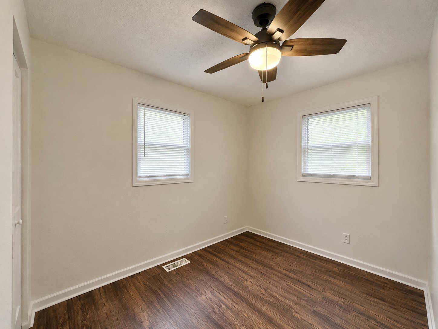 Building Photo - 4235 Rookwood Ave