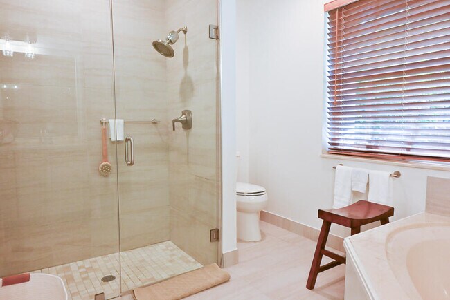 Building Photo - 12828 Meadowbreeze Dr