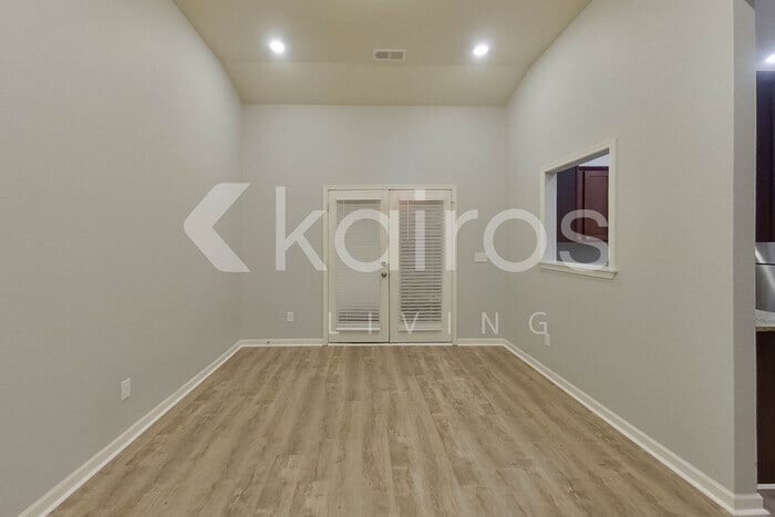 Building Photo - 10685 Bent Brook Dr