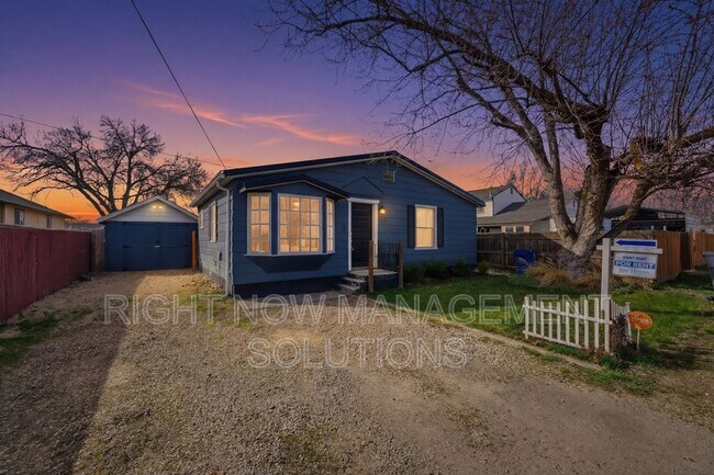 Building Photo - 415 W Linden St