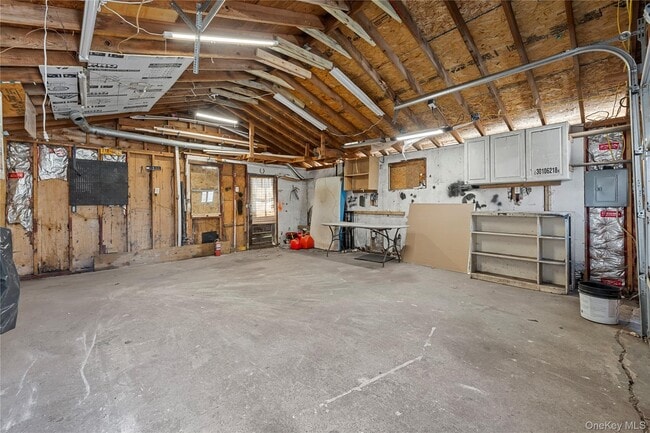 Building Photo - 12 Hackensack Rd